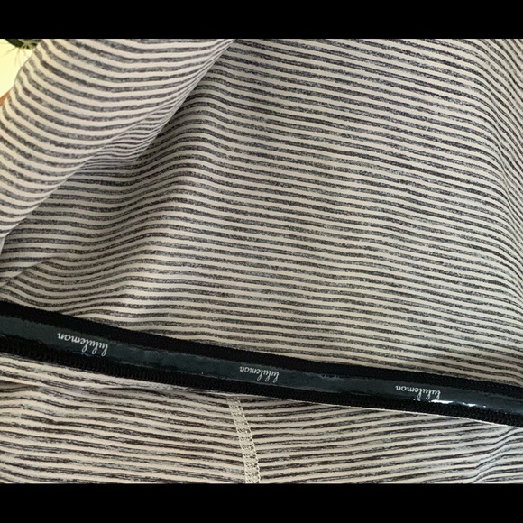 Lululemon Athletica Run: Catch me tank Tonka stripe size 2 - Picture 8 of 10
